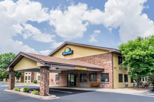Days Inn by Wyndham Mounds View Twin Cities North image