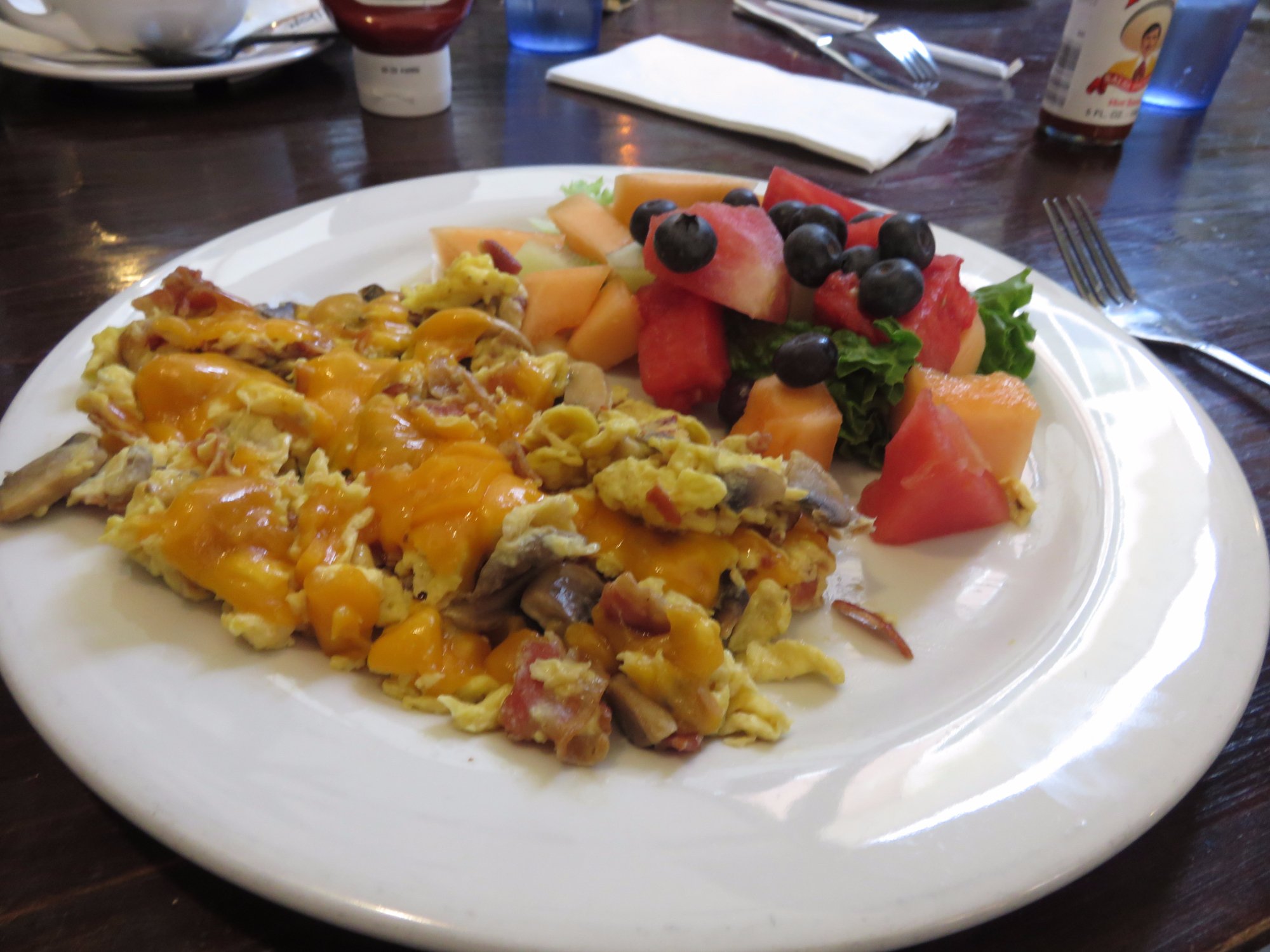 THE 10 BEST Restaurants In Manhattan Beach Updated 2024   Omelet With Fresh Fruit 