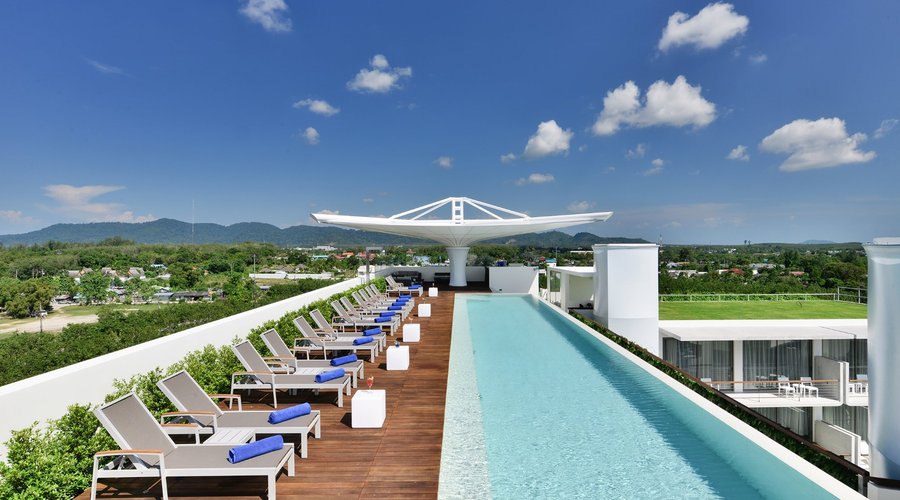 Vu Rooftop Pool & Bar