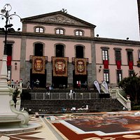 der Platz an Fronleichnam (Corpus Christi)