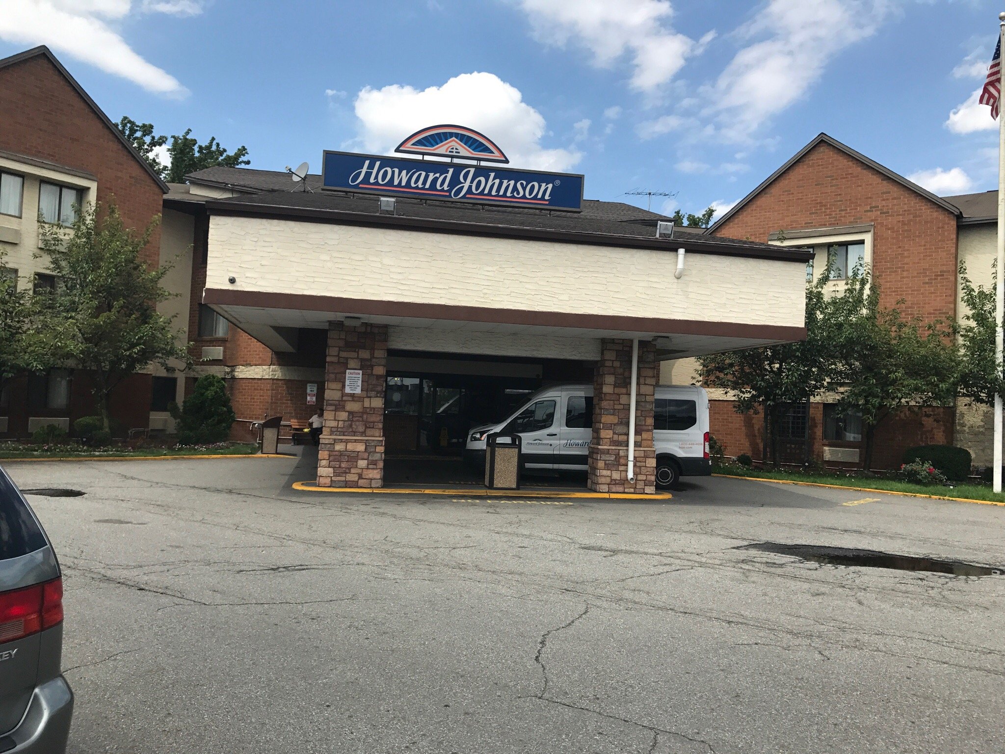 Hotel photo 21 of Howard Johnson Hotel by Wyndham Newark Airport.