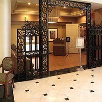 Cafe LaSalle - Lobby entrance