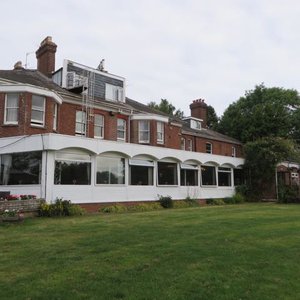 Hotel Side Facing Garden - Dining Room is White Area