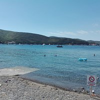 sassi, acqua limpida già profonda a 20mt