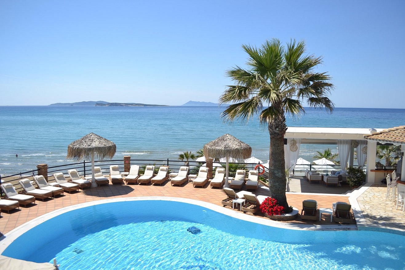 Wellness boutique. Дельфино. Delfino Hotel Greece. Delfino пляжеуборочная. Касо Дельфино отель это в Греции.