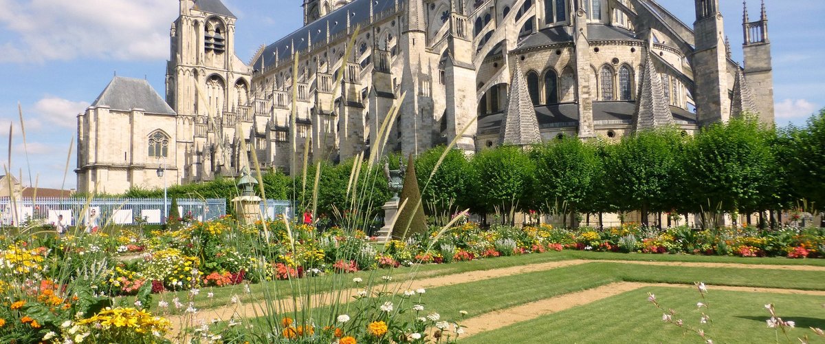 Cathédrale St Etienne depuis les jardins de l'archevêché