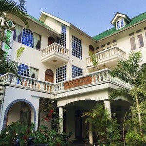 Hotel & grounds