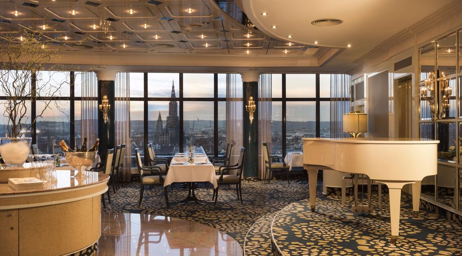 Restaurant "Panorama und Bastei" 16th floor