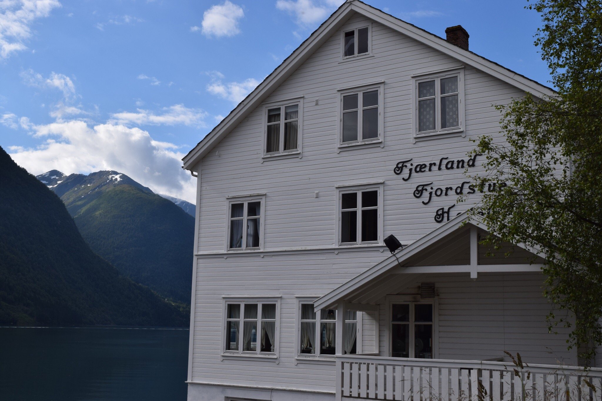 FJÆRLAND FJORDSTOVE HOTEL & RESTAURANT - Updated 2024 Prices & Reviews