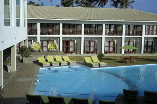 Avenra Beach Hotel image