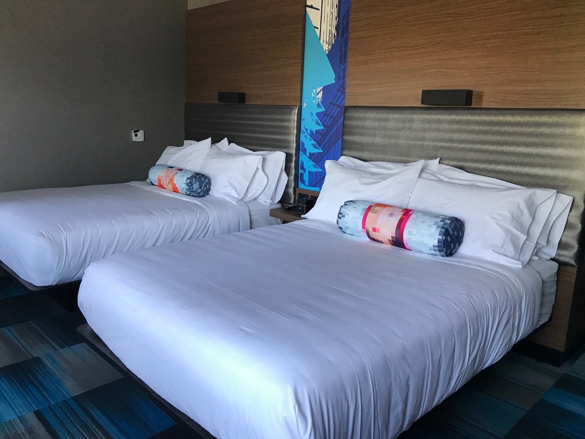 Aloft Seattle Redmond Pool: Pictures & Reviews - Tripadvisor