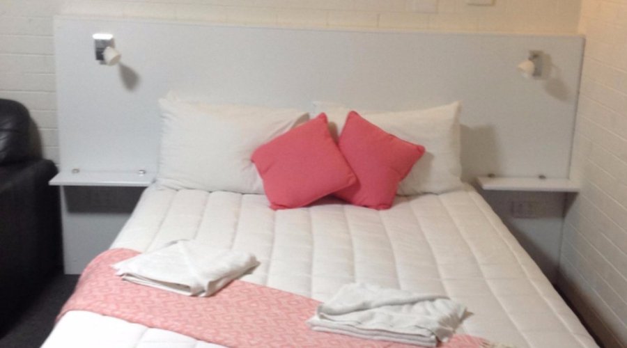 Supreme queen mattress - queen room