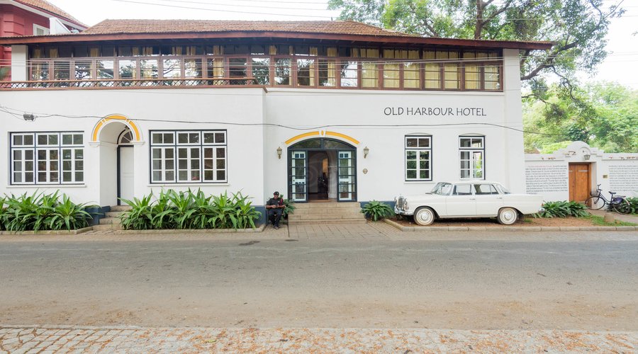 Entrance at the Old Harbour Hotel