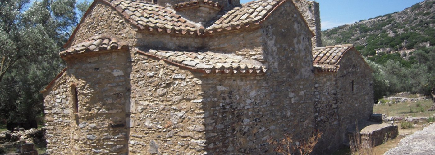 Petite église byzantine à la sortie de Halki