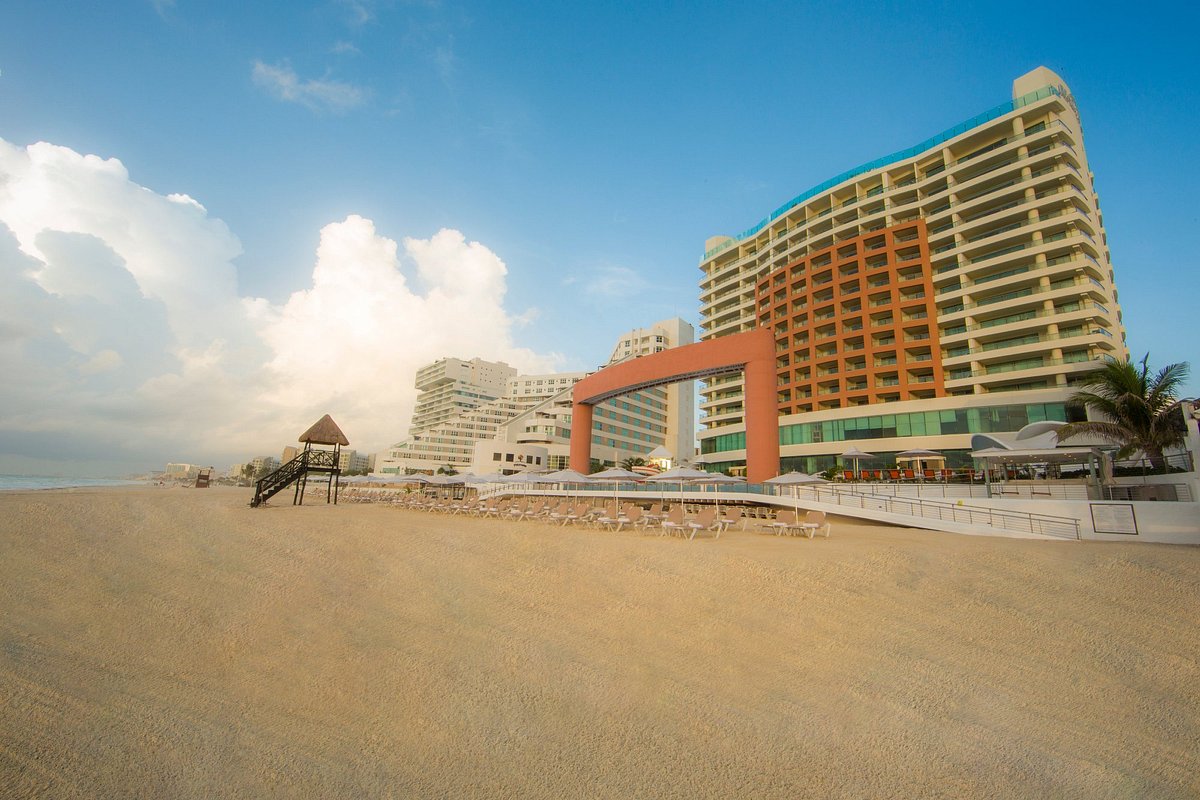 beach palace cancun beach