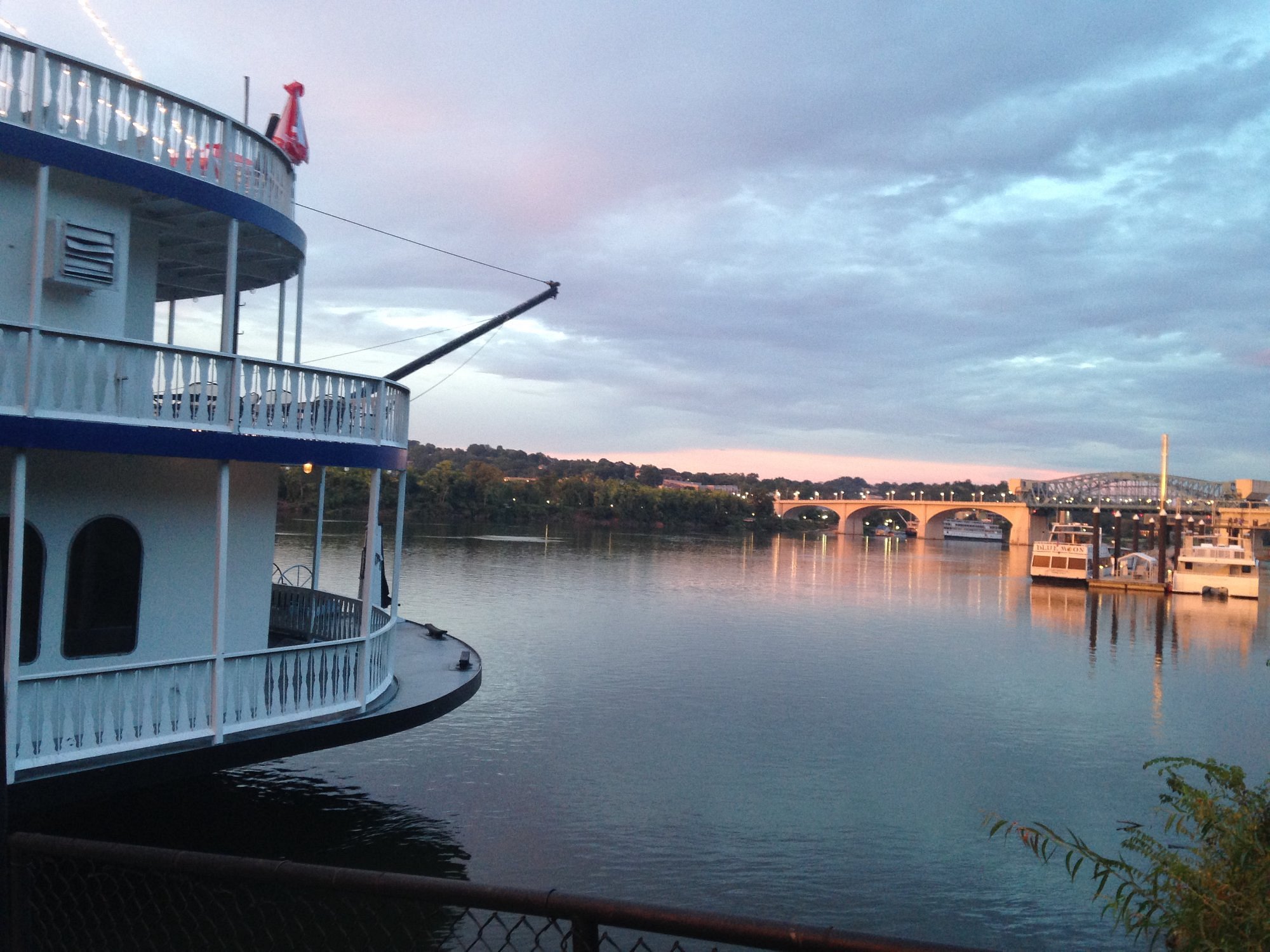 riverboat cruises chattanooga tn