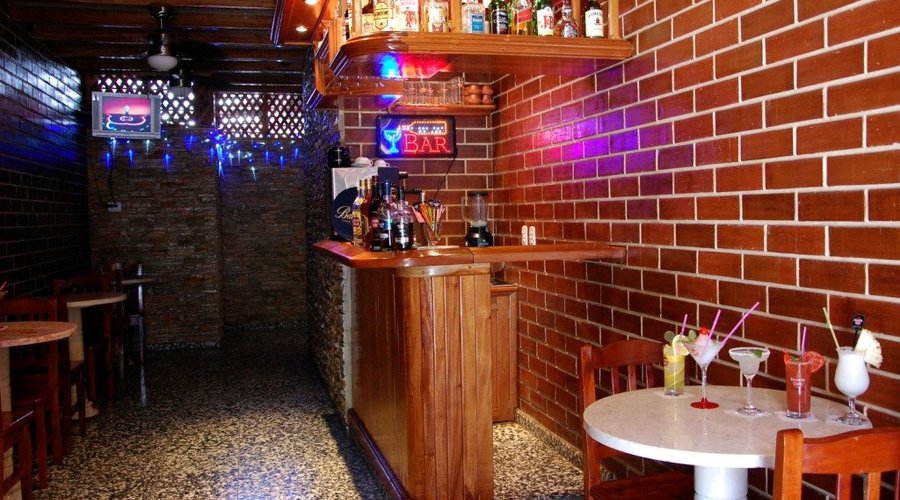 Bar. Entrada al restaurante