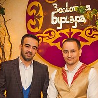 Ген. директор сети ресторанов "Бухара групп" Акрам и управляющий рестораном "Золотая Бухара" Акм