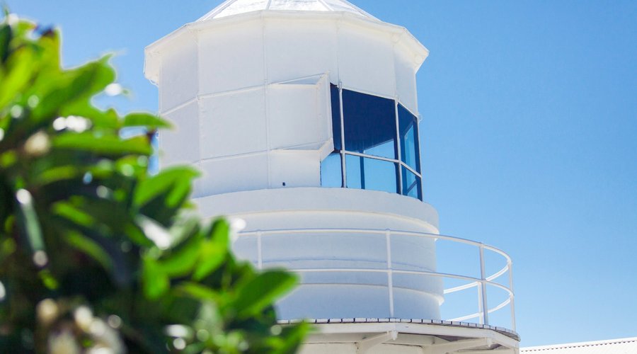  The current light source is a 120 volt 1,000-watt, quartz halogen lamp and the power source is 
