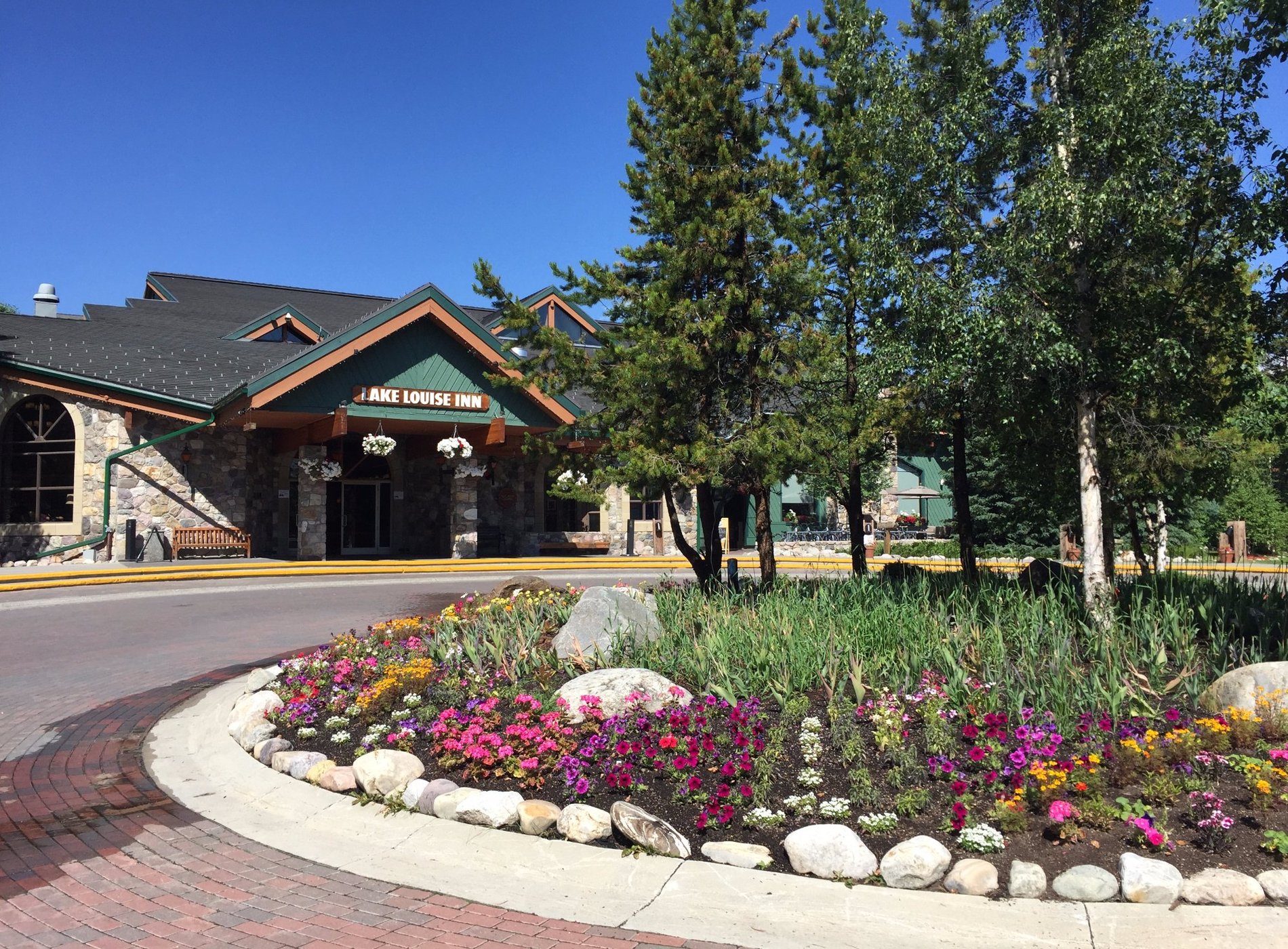 Lake Louise Inn by null