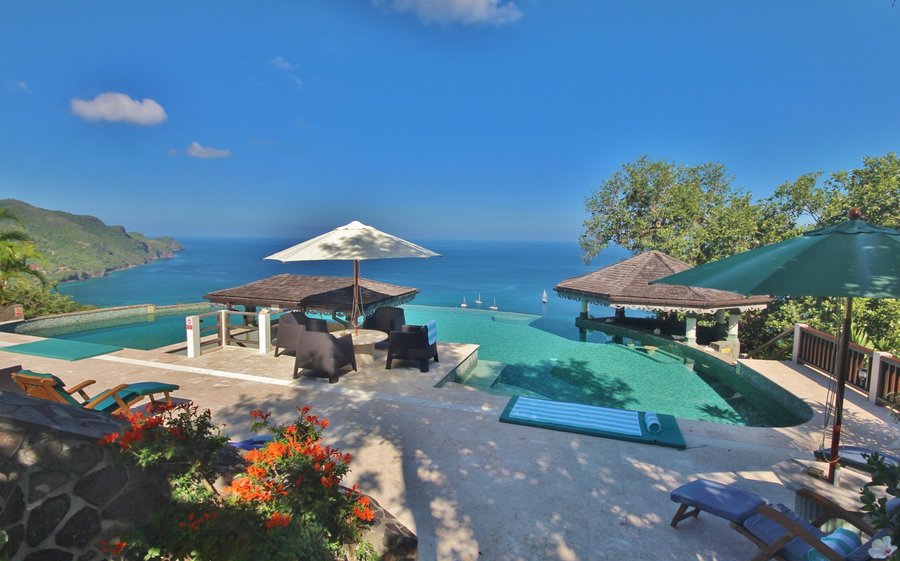 STUNNING VIEWS & SUNSETS Large uncrowded pool deck, sun loungers, parasols, pool toys, self help bar