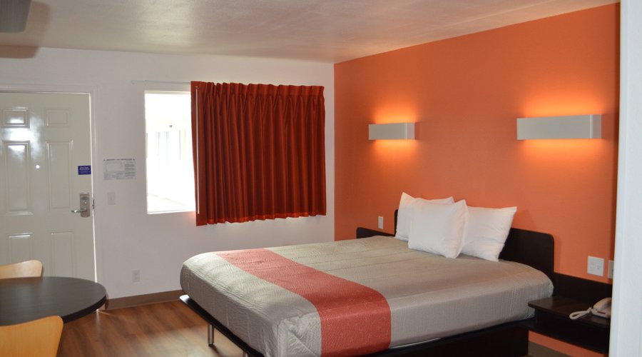 1 king bed room