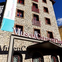 Façana principal i entrada al Museu Carmen Thyssen Andorra