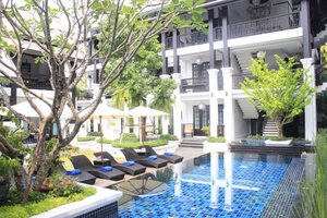 Bể bơi & Bãi biển