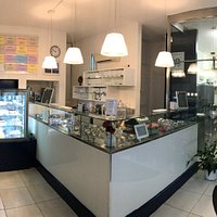 Banco gelateria con laboratorio a vista