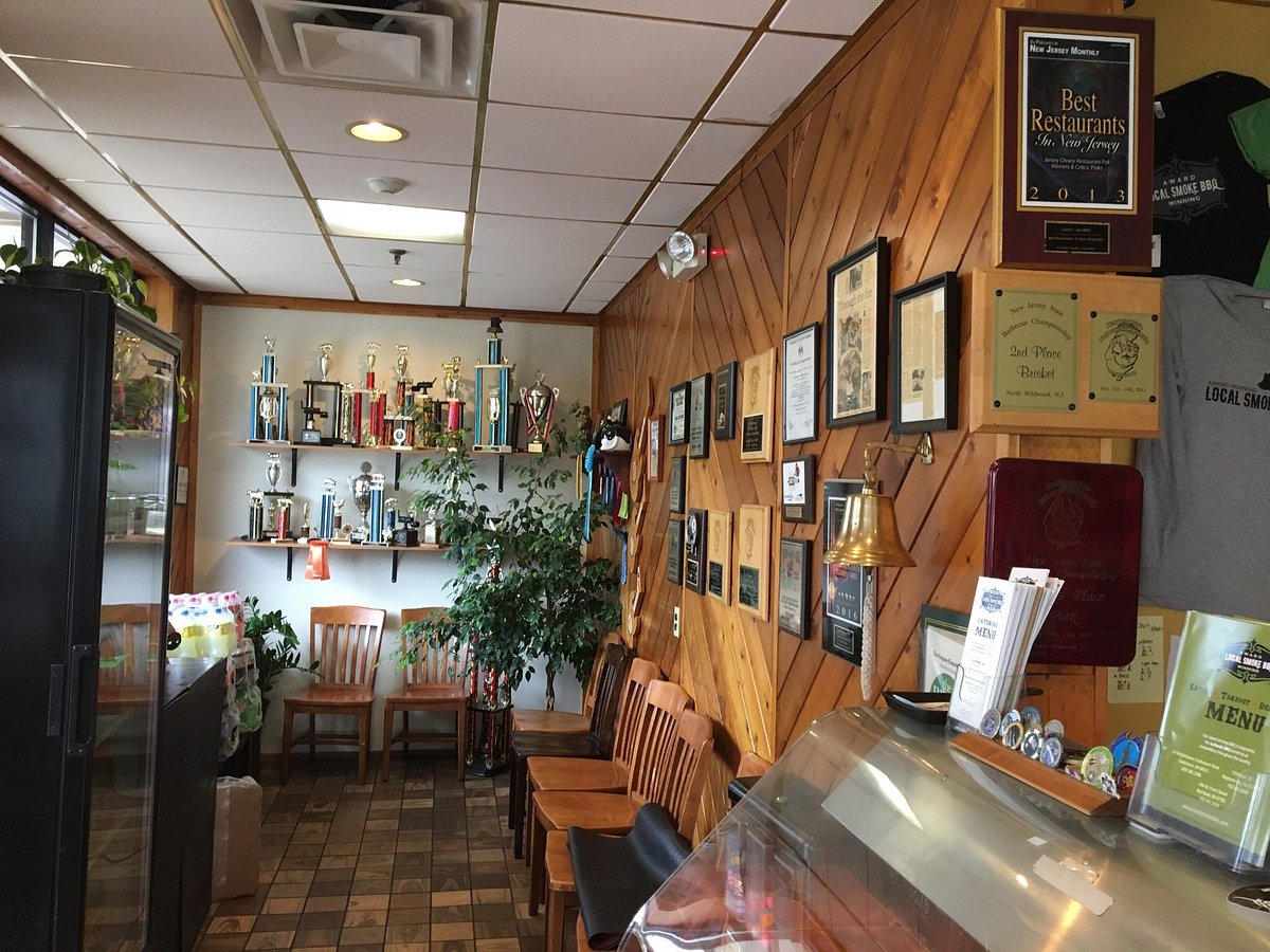 Rustic and woodsy decor - Picture of Famous Dave's Bar-B-Que, Hermitage -  Tripadvisor