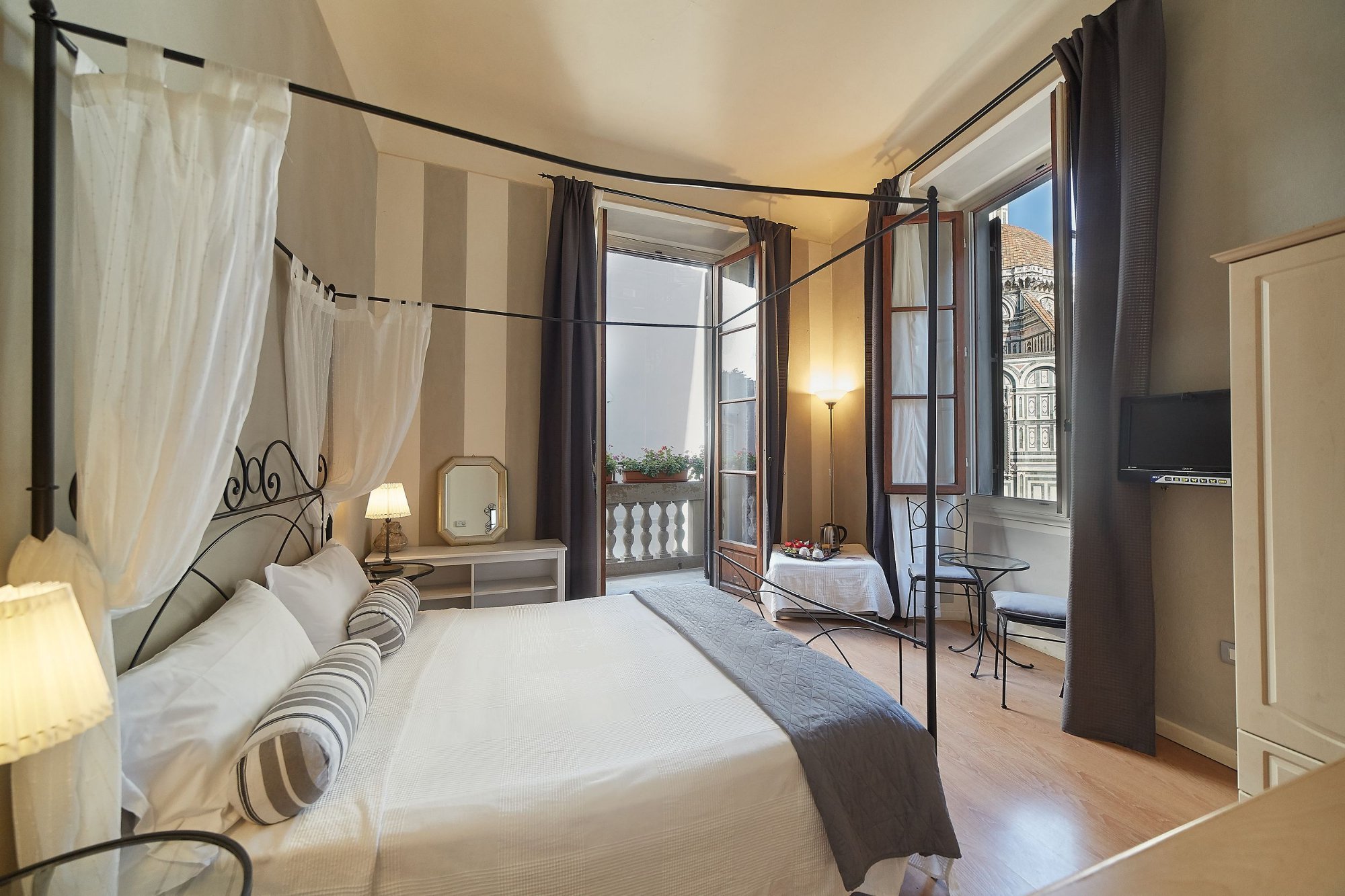 BED AND BREAKFAST DI PIAZZA DEL DUOMO - Updated 2024 Prices & B&B ...