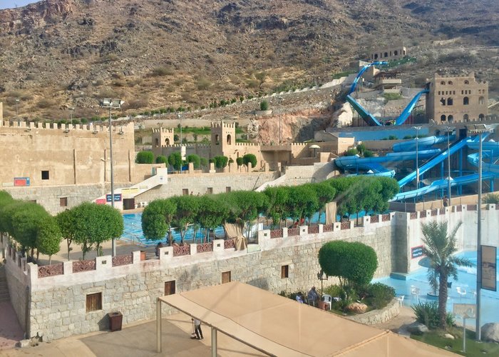The best way to appreciate the beauty of  majestic mountain ranges of Taif: to ride the cable ca
