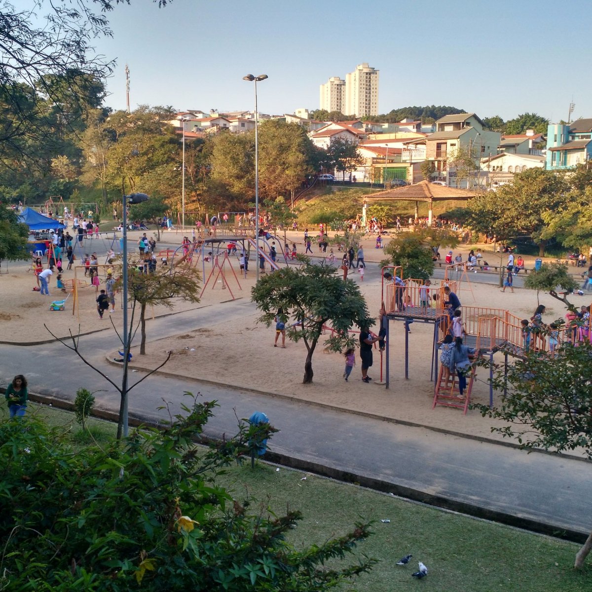 Crianças jogando bola na rua - Foto Antonio Cruz - agência Brasil