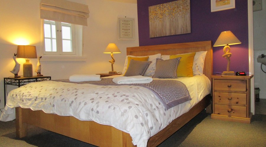 Windmill Balcony Suite Kingsize Bedroom