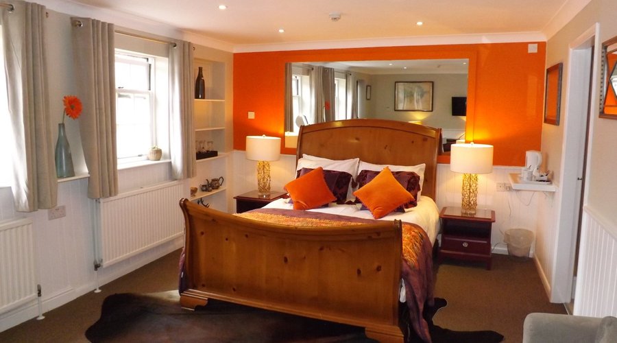 Room 8 Kingsize En-suite Bedroom