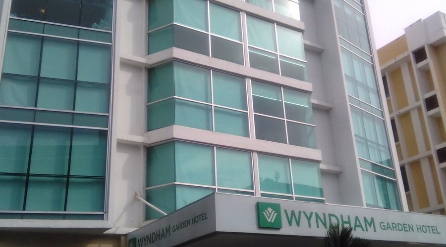 Frente del hotel