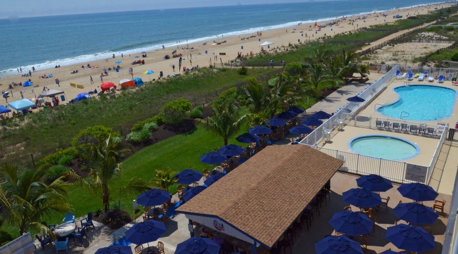 Tsunami Patio Bar & Grill 