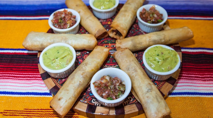 Flautas veganas (carne de jaca, proteinas) e vegarela 