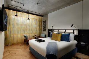 Room & Suite