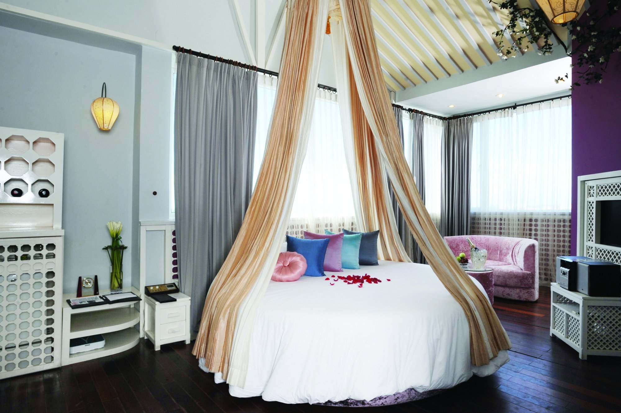 Orchid Hotel by null