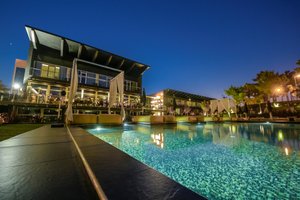 Pool & Beach