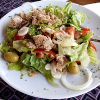 салат с тунцом