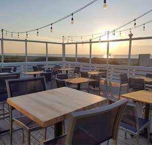 The Deck Beachbar and Kitchen