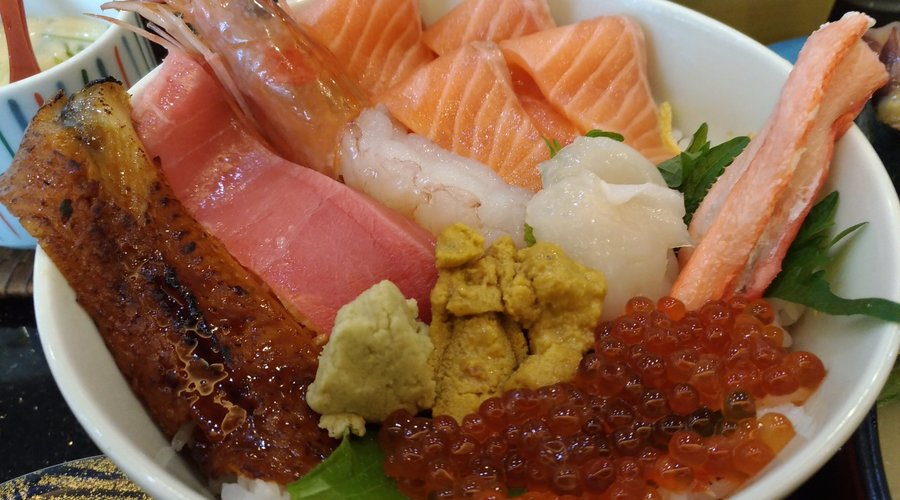 海鮮丼(上)1350円　