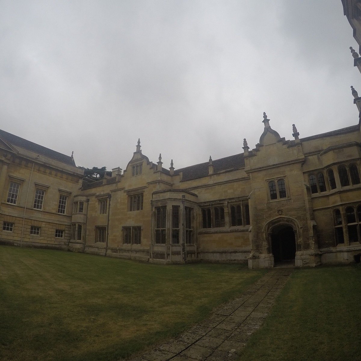 Apethorpe palace is one of england