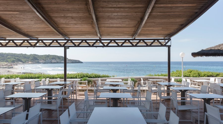Terraza con increibles vistas a la Playa de santo Tomas