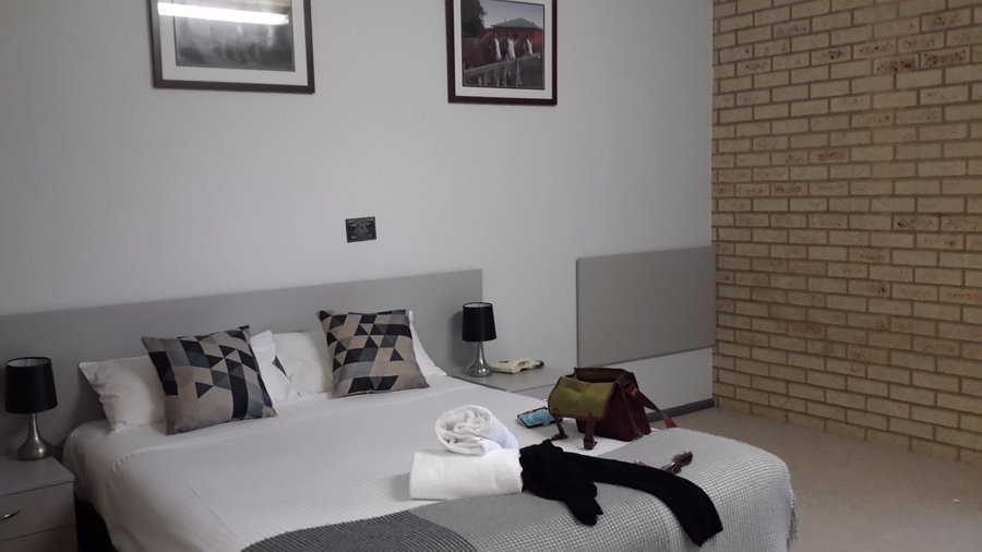 Comfy bed, not keen on those pillows touching clean linen though, ewww.