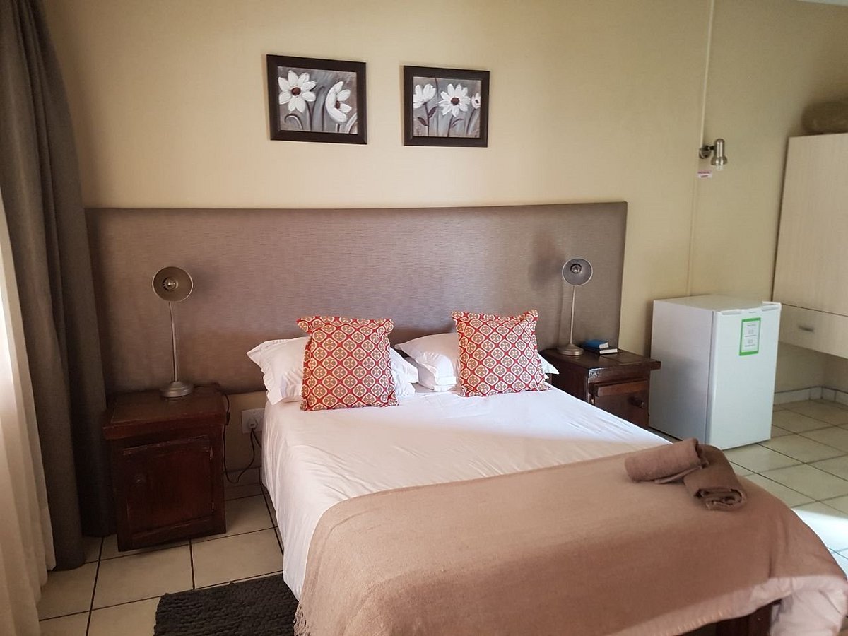 molopo travel inn vryburg contact details