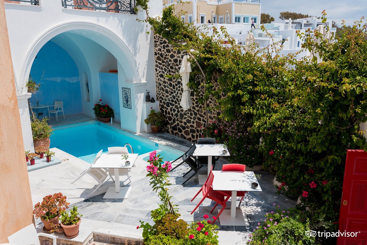 Aigialos Luxury Traditional Settlement, hotel in Fira