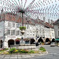 Place de la Liberté à Arbois